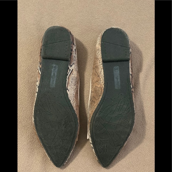 Pink Snakeskin print flats - Picture 3 of 3